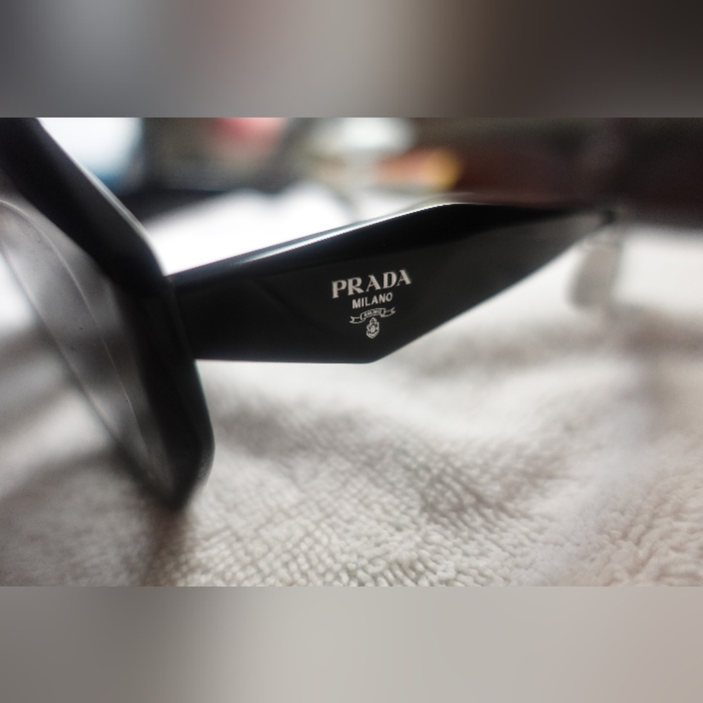 SUNGLASSES